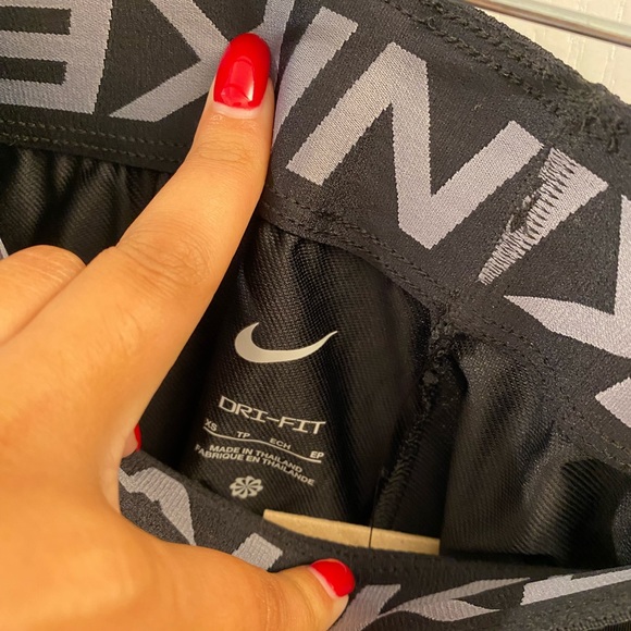 Nike Training Shorts - Picture 3 of 6
